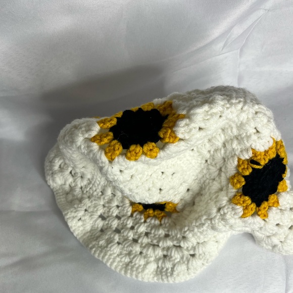 Handmade Crochet Sunflower Hat. Yellow and white and brown. One size - Picture 4 of 8